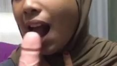 ABG Ketagihan Dildo DIkulum Sampai Mentog