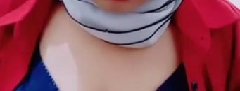 Karyawati Jilbab Pamer Depan Kamera