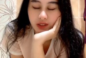 Shabila Toket Bulet Imut show Memek No Jembut