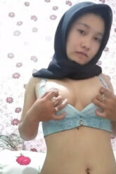 Neni Hijab Hobinya Pamer