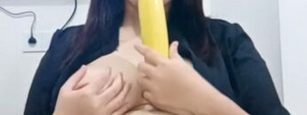 ANya Pakai Pisang.jpg