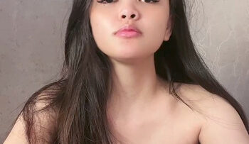 Alexa Ngocok DIldo.jpg