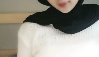 Geranium Hijab Show Bar Bar.jpg