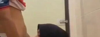 Jilbab Pelajar Nyepong Di Toilet.jpg