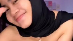 SELENA Hijab Ongocok.jpg