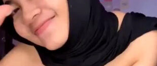 SELENA Hijab Ongocok.jpg