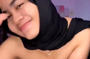 SELENA Hijab Ongocok.jpg