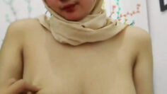 Saskia Hijab Pengocok Handal.jpg