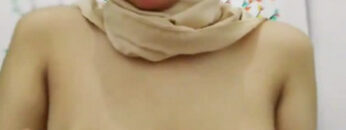 Saskia Hijab Pengocok Handal.jpg